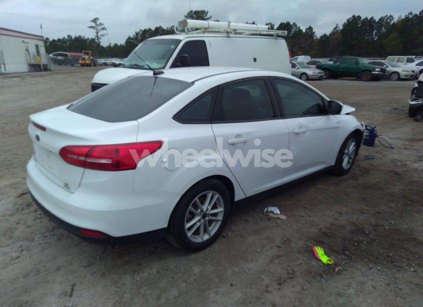 Photo 4 of 2018 Ford Focus SE (VIN 1FADP3FE0JL307255)