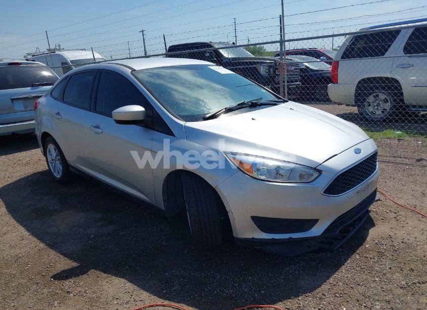 2018 Ford Focus SE (VIN 1FADP3FE0JL321530) main photo