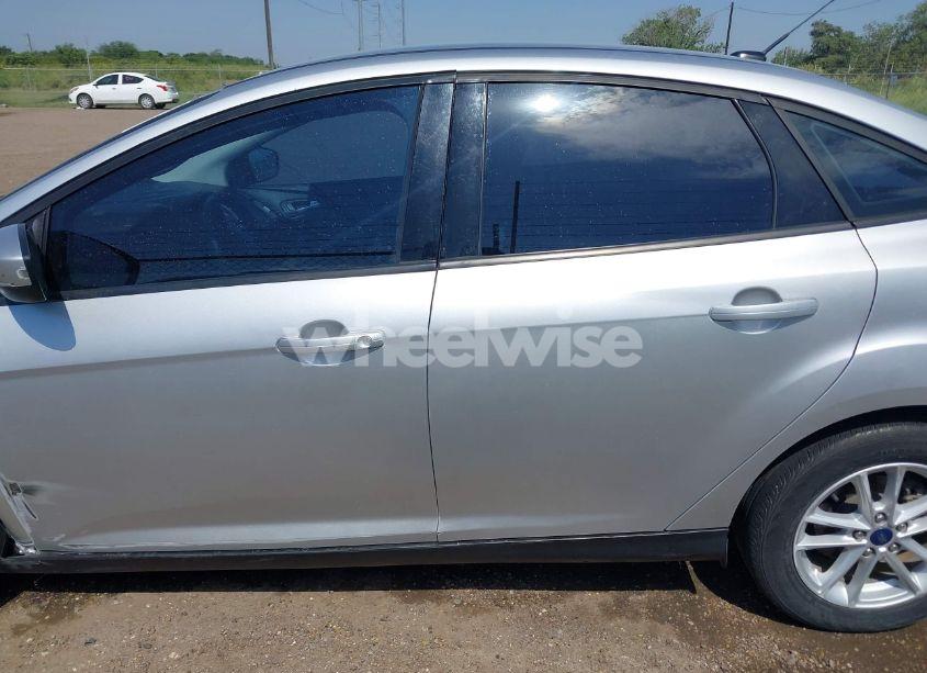 Photo 14 of 2018 Ford Focus SE (VIN 1FADP3FE0JL321530)