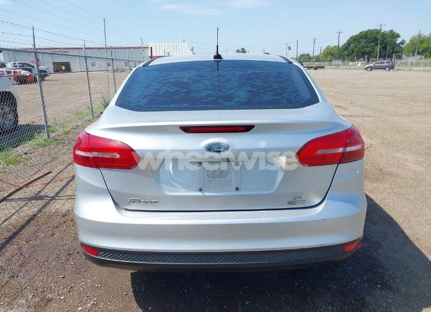 Photo 16 of 2018 Ford Focus SE (VIN 1FADP3FE0JL321530)