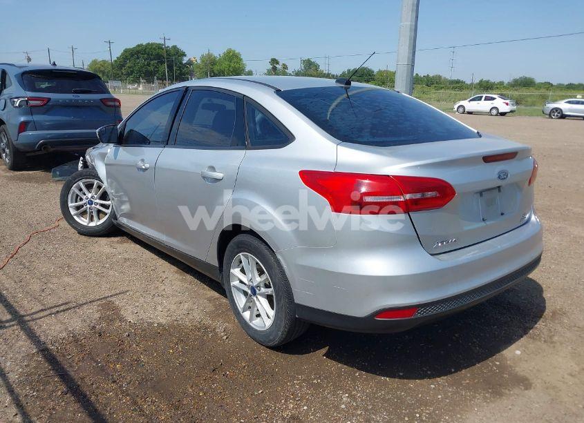 Photo 3 of 2018 Ford Focus SE (VIN 1FADP3FE0JL321530)