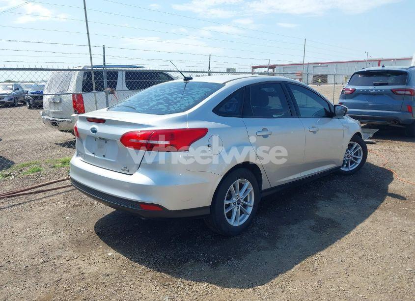 Photo 4 of 2018 Ford Focus SE (VIN 1FADP3FE0JL321530)