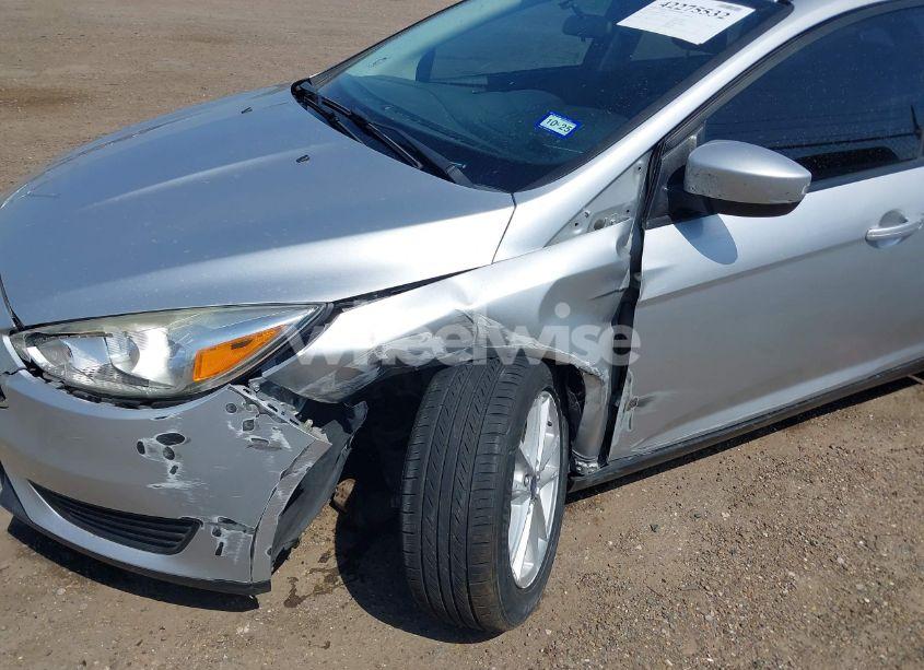 Photo 6 of 2018 Ford Focus SE (VIN 1FADP3FE0JL321530)