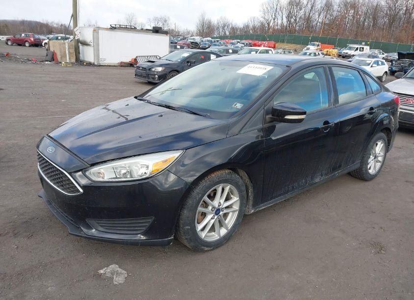 Photo 2 of 2015 Ford Focus SE (VIN 1FADP3FE1FL258977)