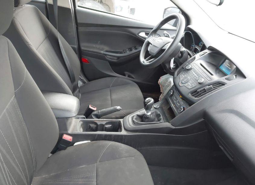 Photo 5 of 2015 Ford Focus SE (VIN 1FADP3FE1FL258977)