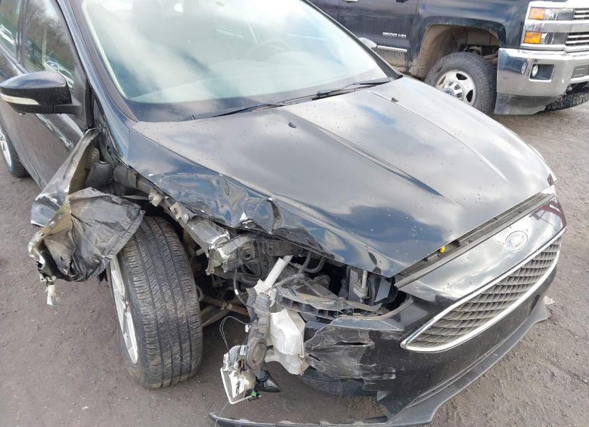 Photo 6 of 2015 Ford Focus SE (VIN 1FADP3FE1FL258977)