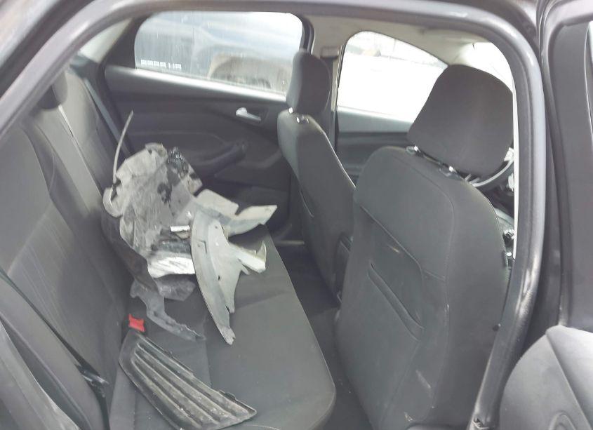 Photo 8 of 2015 Ford Focus SE (VIN 1FADP3FE1FL258977)