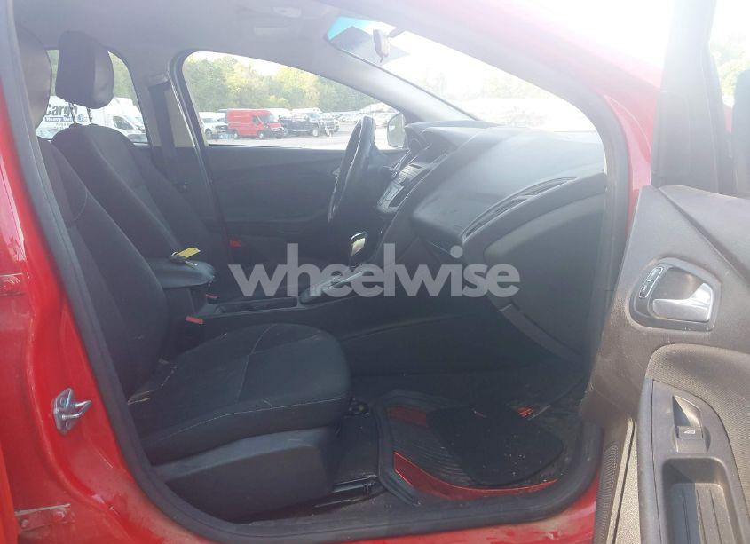 Photo 5 of 2016 Ford Focus SE (VIN 1FADP3FE1GL378019)