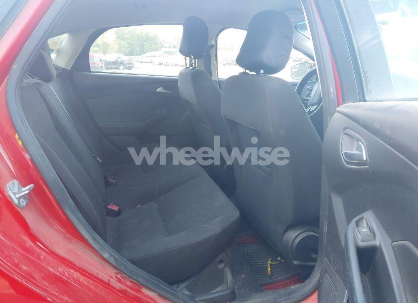 Photo 8 of 2016 Ford Focus SE (VIN 1FADP3FE1GL378019)