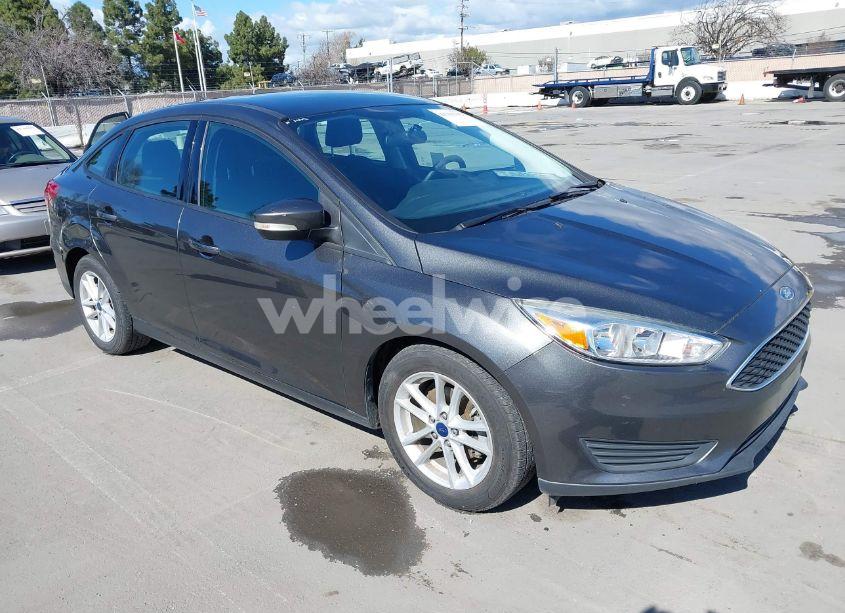 2017 Ford Focus SE (VIN 1FADP3FE1HL237582) main photo