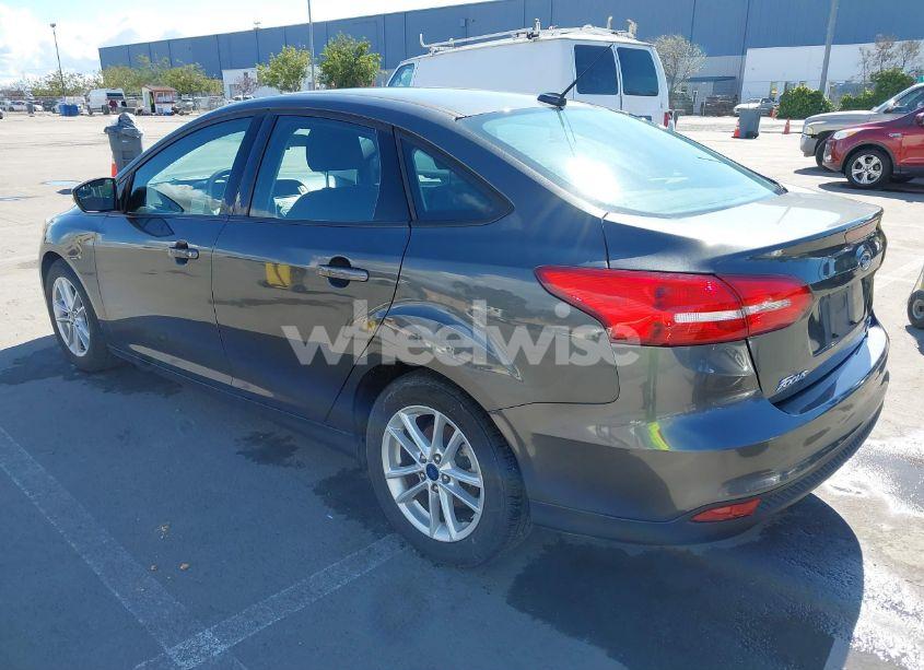 Photo 3 of 2017 Ford Focus SE (VIN 1FADP3FE1HL237582)