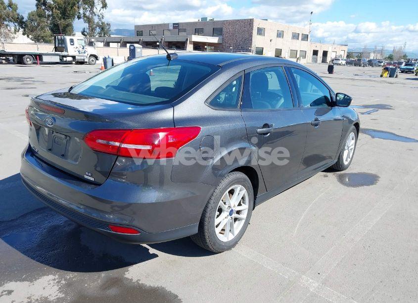 Photo 4 of 2017 Ford Focus SE (VIN 1FADP3FE1HL237582)