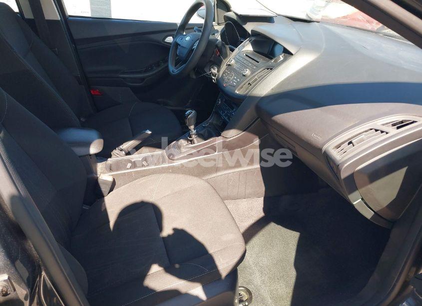 Photo 5 of 2017 Ford Focus SE (VIN 1FADP3FE1HL237582)