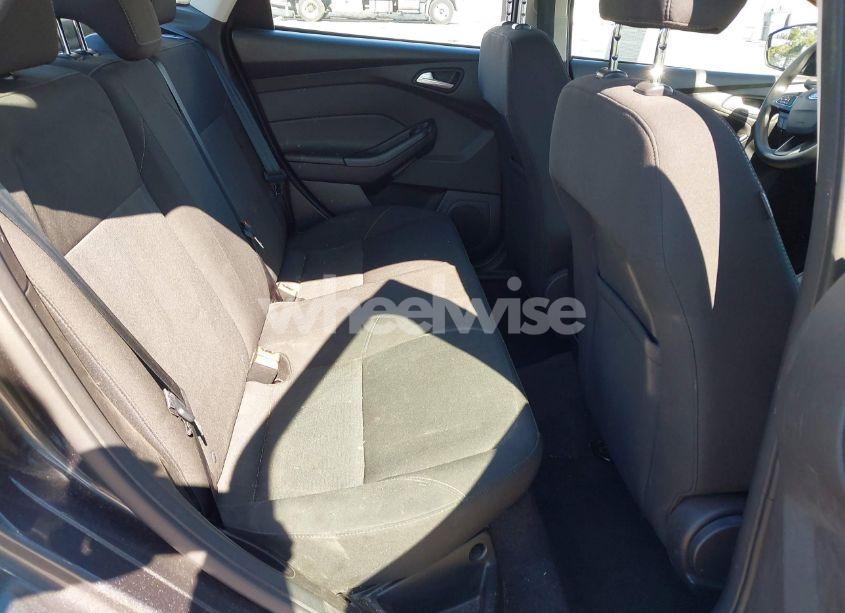 Photo 8 of 2017 Ford Focus SE (VIN 1FADP3FE1HL237582)