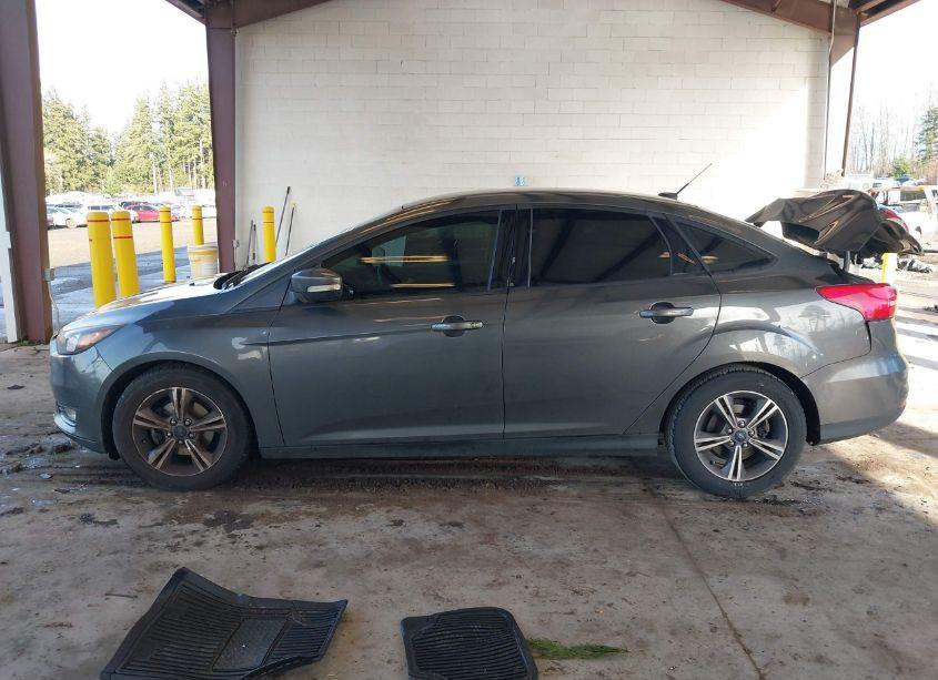 Photo 14 of 2017 Ford Focus SE (VIN 1FADP3FE1HL277788)