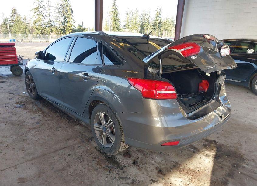 Photo 3 of 2017 Ford Focus SE (VIN 1FADP3FE1HL277788)