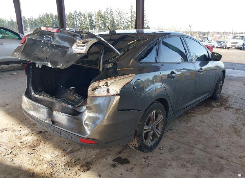 Photo 4 of 2017 Ford Focus SE (VIN 1FADP3FE1HL277788)