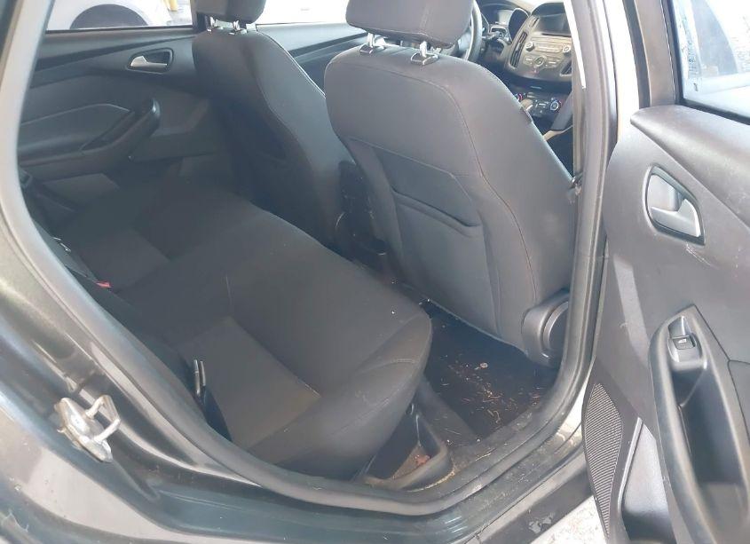 Photo 8 of 2017 Ford Focus SE (VIN 1FADP3FE1HL277788)