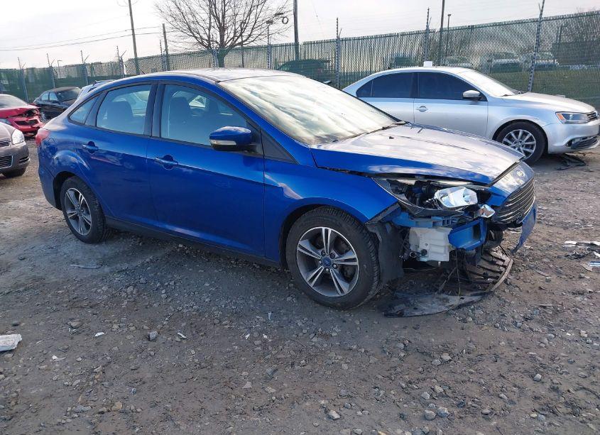 2018 Ford Focus SE (VIN 1FADP3FE1JL219699) main photo