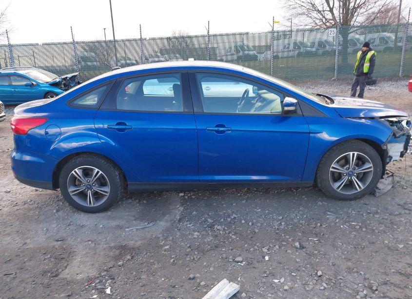 Photo 13 of 2018 Ford Focus SE (VIN 1FADP3FE1JL219699)