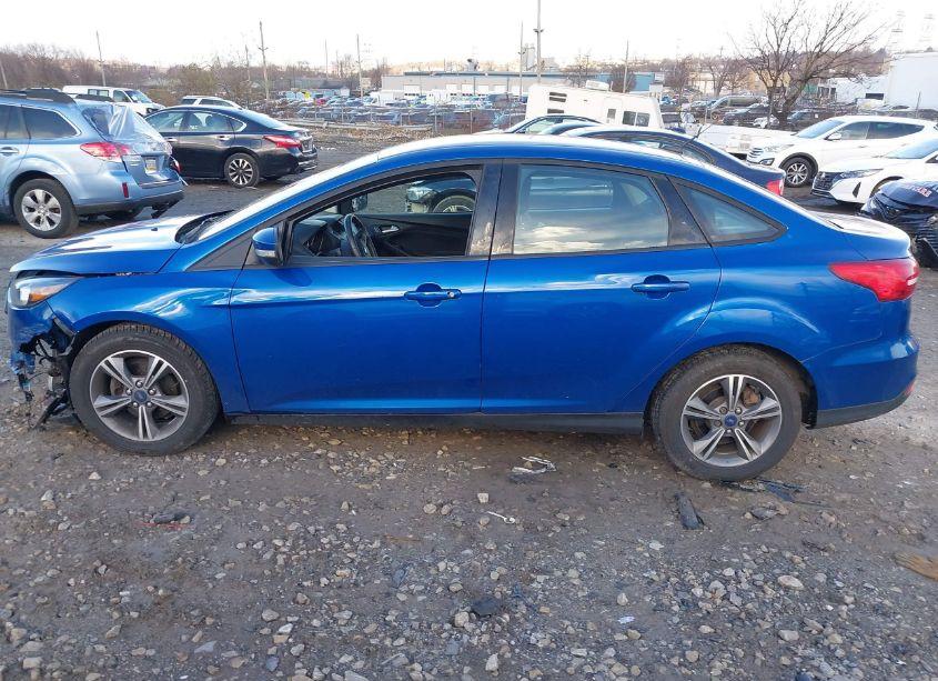 Photo 14 of 2018 Ford Focus SE (VIN 1FADP3FE1JL219699)