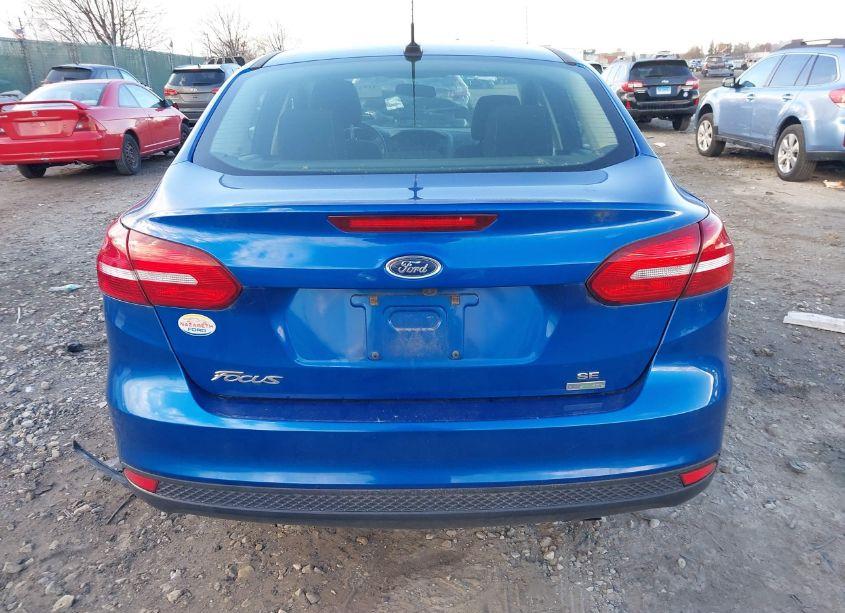 Photo 16 of 2018 Ford Focus SE (VIN 1FADP3FE1JL219699)