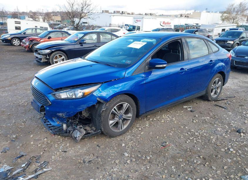 Photo 2 of 2018 Ford Focus SE (VIN 1FADP3FE1JL219699)