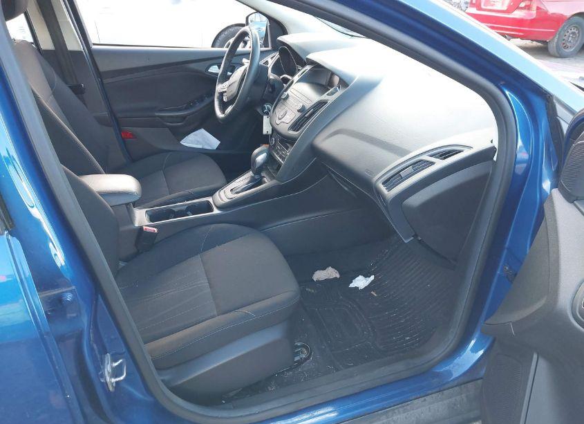 Photo 5 of 2018 Ford Focus SE (VIN 1FADP3FE1JL219699)