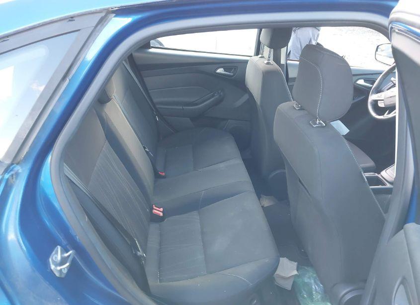 Photo 8 of 2018 Ford Focus SE (VIN 1FADP3FE1JL219699)