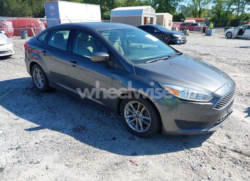 2018 Ford Focus SE (VIN 1FADP3FE1JL238012) main photo