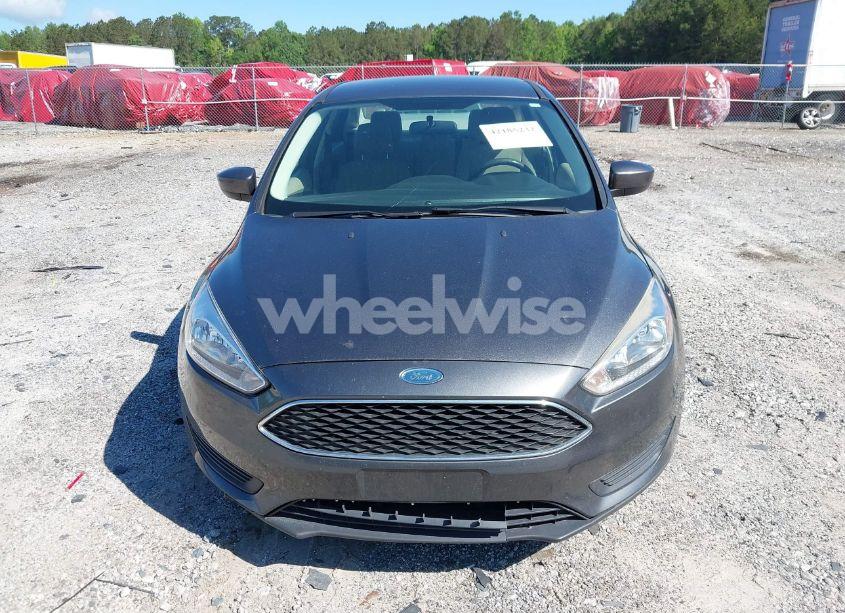 Photo 12 of 2018 Ford Focus SE (VIN 1FADP3FE1JL238012)