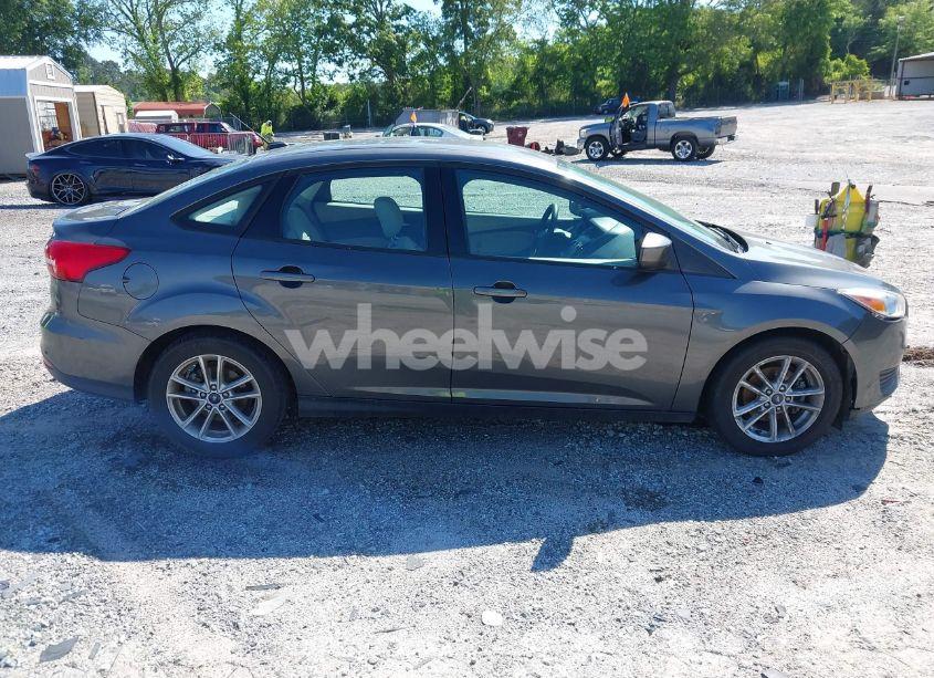 Photo 13 of 2018 Ford Focus SE (VIN 1FADP3FE1JL238012)