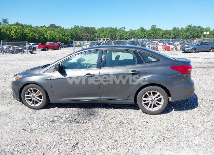 Photo 14 of 2018 Ford Focus SE (VIN 1FADP3FE1JL238012)