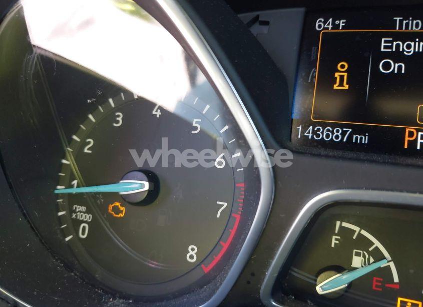 Photo 15 of 2018 Ford Focus SE (VIN 1FADP3FE1JL238012)