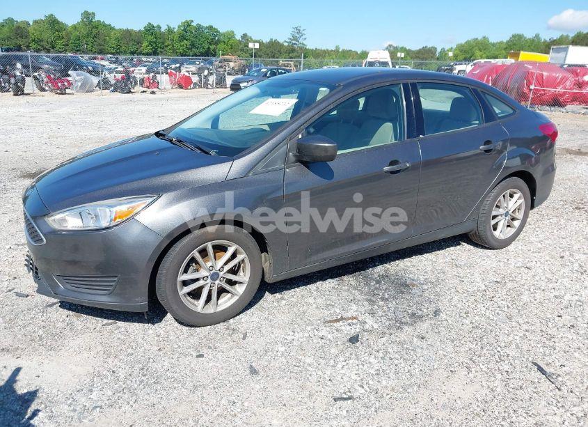 Photo 2 of 2018 Ford Focus SE (VIN 1FADP3FE1JL238012)