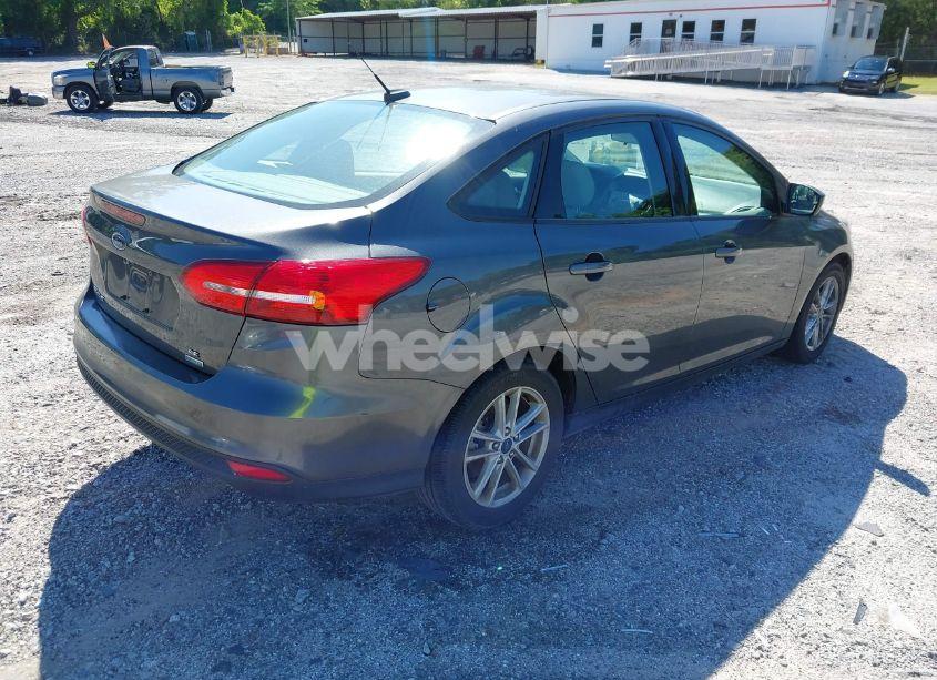 Photo 4 of 2018 Ford Focus SE (VIN 1FADP3FE1JL238012)