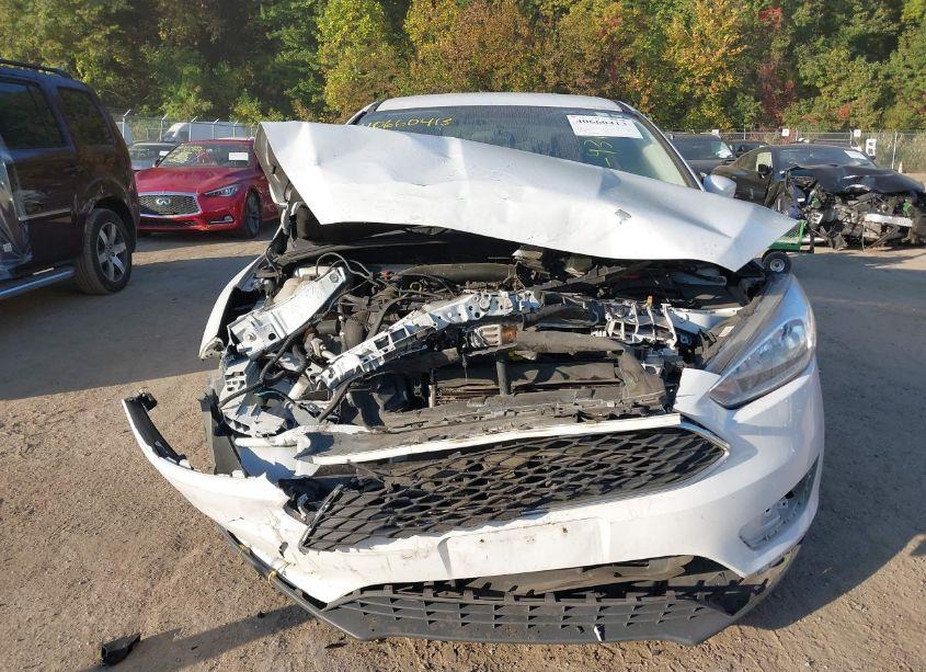 Photo 12 of 2018 Ford Focus SE (VIN 1FADP3FE1JL256705)