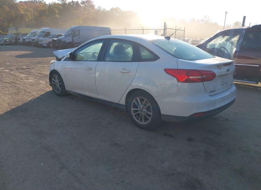 Photo 3 of 2018 Ford Focus SE (VIN 1FADP3FE1JL256705)