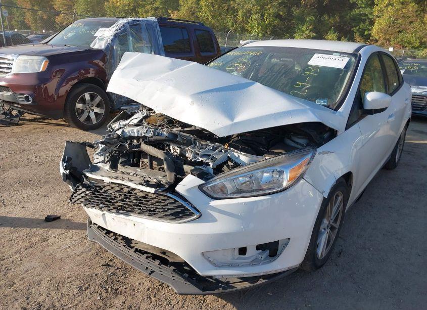 Photo 6 of 2018 Ford Focus SE (VIN 1FADP3FE1JL256705)
