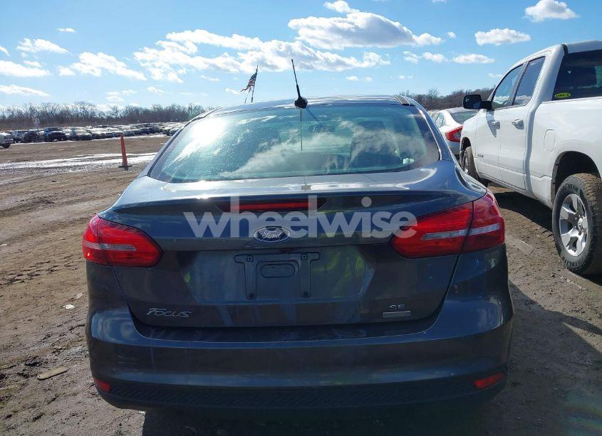 Photo 17 of 2018 Ford Focus SE (VIN 1FADP3FE1JL267977)