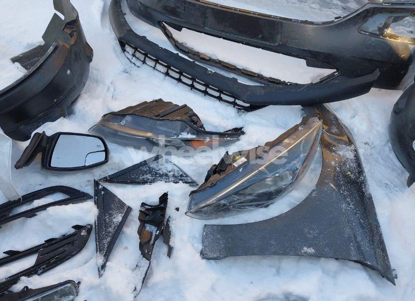 Photo 18 of 2018 Ford Focus SE (VIN 1FADP3FE1JL267977)