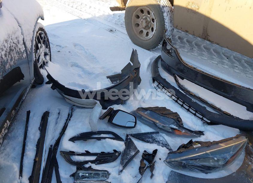 Photo 20 of 2018 Ford Focus SE (VIN 1FADP3FE1JL267977)