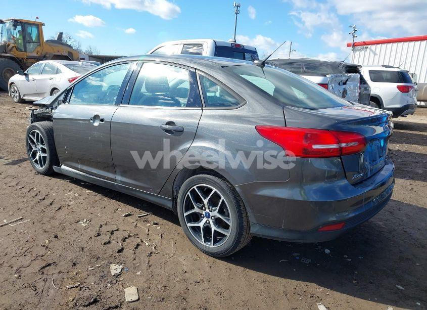 Photo 3 of 2018 Ford Focus SE (VIN 1FADP3FE1JL267977)