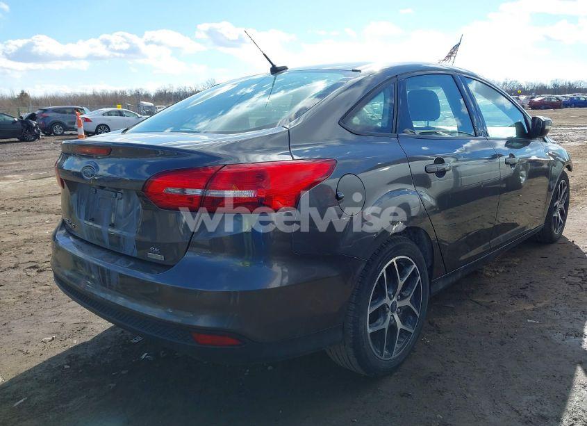 Photo 4 of 2018 Ford Focus SE (VIN 1FADP3FE1JL267977)
