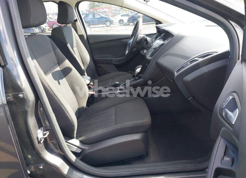 Photo 5 of 2018 Ford Focus SE (VIN 1FADP3FE1JL267977)