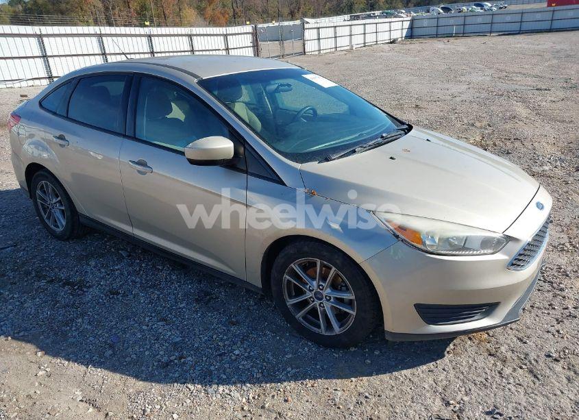 2018 Ford Focus SE (VIN 1FADP3FE1JL278798) main photo