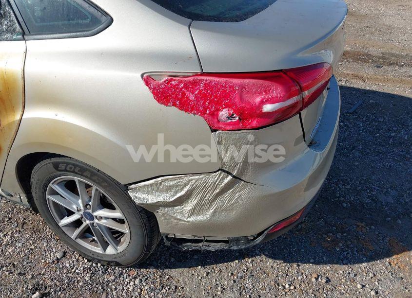 Photo 12 of 2018 Ford Focus SE (VIN 1FADP3FE1JL278798)