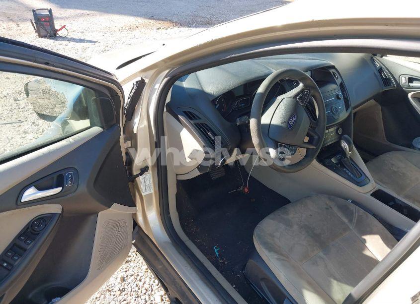 Photo 16 of 2018 Ford Focus SE (VIN 1FADP3FE1JL278798)