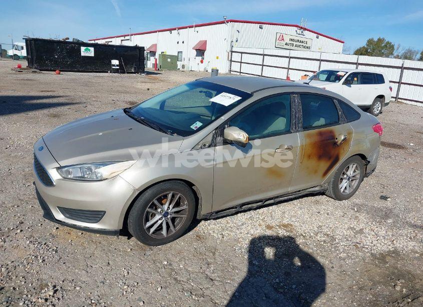 Photo 2 of 2018 Ford Focus SE (VIN 1FADP3FE1JL278798)