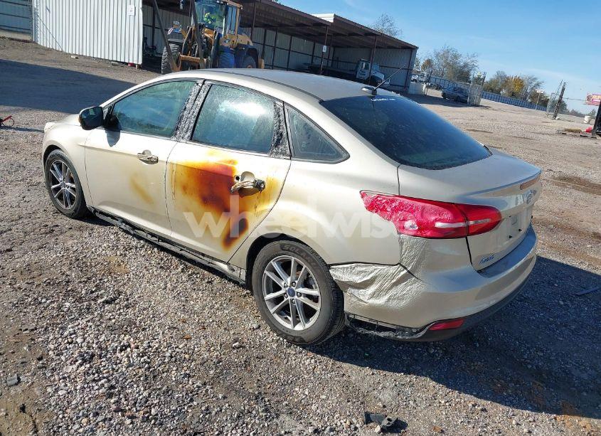 Photo 3 of 2018 Ford Focus SE (VIN 1FADP3FE1JL278798)